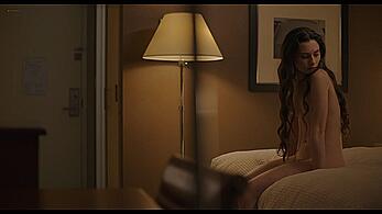 Actress - Lyndie Greenwood, Quinnlan Ashe: Movie - The Other People